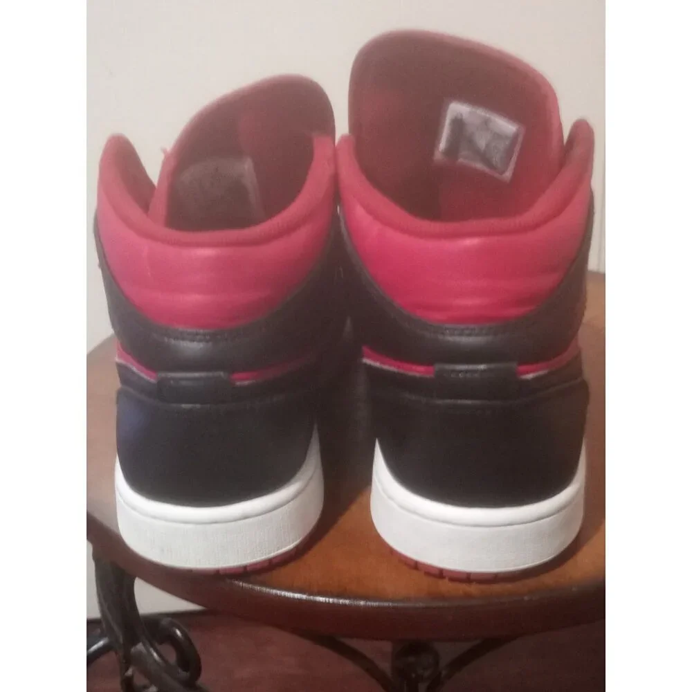 Size 8.5 Nike Air Jordan 1 Mid Bred Black Red 554724-660 Men Retro OG